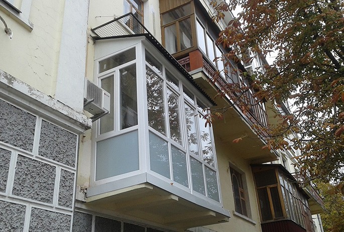 Теплое остекление Rehau от пола, установка крыши, утепление