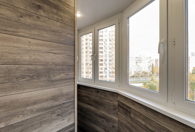Теплое остекление Rehau, отделка стен ламинатом, теплый пол